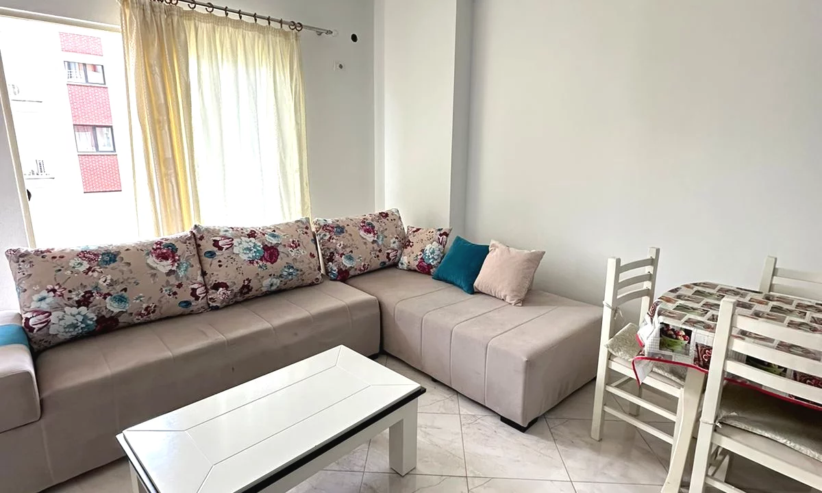 Shtepi me qera Apartament ne Tirane, 2+1, Mobilimi E mobiluar, Pagesa 450  Euro.