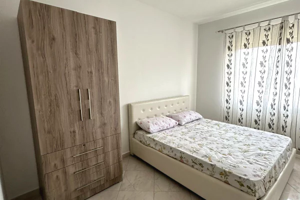 Shtepi me qera Apartament ne Tirane, 2+1, Mobilimi E mobiluar, Pagesa 500  Euro.