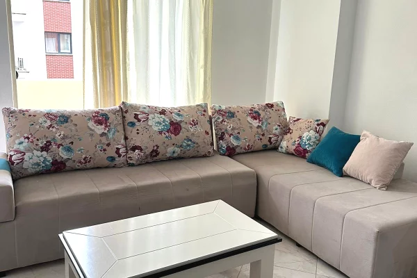 Shtepi me qera Apartament ne Tirane, 2+1, Mobilimi E mobiluar, Pagesa 500  Euro.