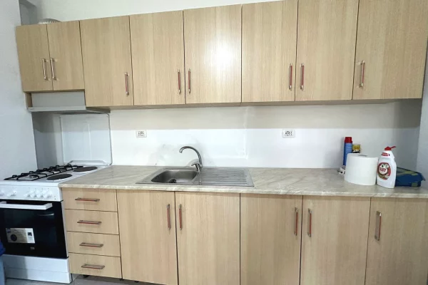 Shtepi me qera Apartament ne Tirane, 2+1, Mobilimi E mobiluar, Pagesa 500  Euro.