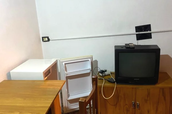 Shtepi me qera Shtepi Private ne Tirane, Garsoniere, Mobilimi E mobiluar, Pagesa 180  Euro.