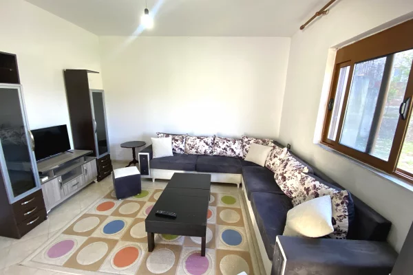 Shtepi me qera Shtepi Private ne Tirane, 1+1, Mobilimi E mobiluar, Pagesa 27,000  Leke.