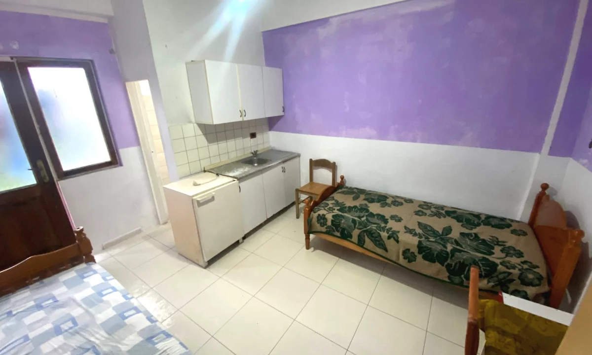 Shtepi me qera Shtepi Private ne Tirane, Garsoniere, Mobilimi E mobiluar, Pagesa 180  Euro.