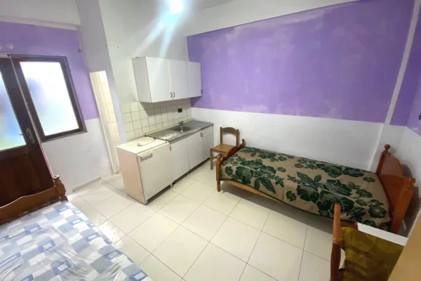 Shtepi me qera Shtepi Private ne Tirane, Garsoniere, Mobilimi E mobiluar, Pagesa 180  Euro.