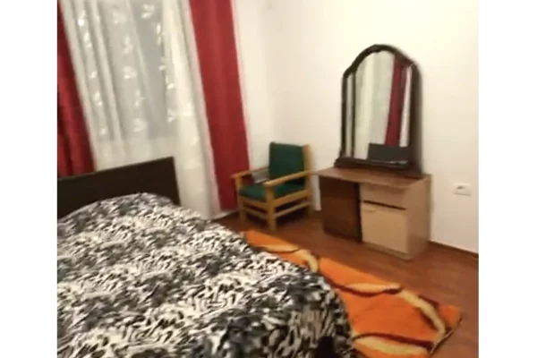 Shtepi me qera Shtepi Private ne Tirane, 2+1, Mobilimi E mobiluar, Pagesa 300  Euro.