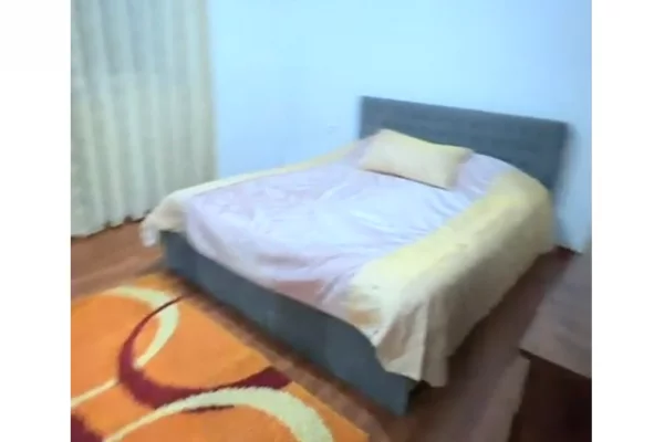 Shtepi me qera Shtepi Private ne Tirane, 2+1, Mobilimi E mobiluar, Pagesa 300  Euro.