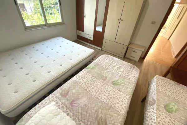 Shtepi me qera Shtepi Private ne Tirane, 1+1, Mobilimi E mobiluar, Pagesa 30,000  Leke.