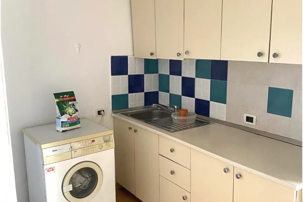 Shtepi me qera Shtepi Private ne Tirane, 1+1, Mobilimi E mobiluar, Pagesa 30,000  Leke.