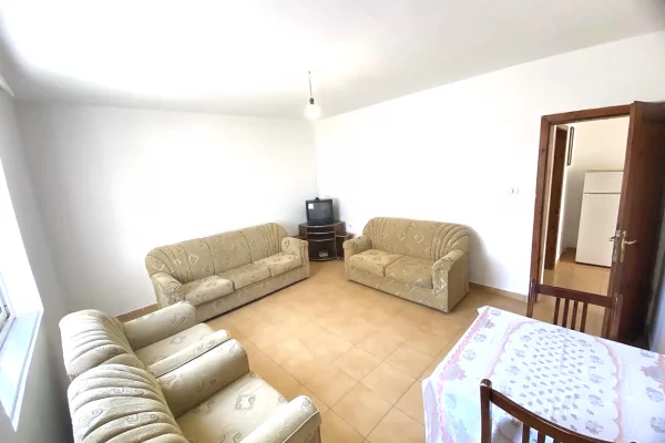 Shtepi me qera 1+1 ne Tirane - 30,000 Leke