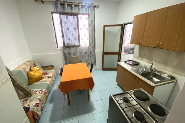 Shtepi me qera Shtepi Private ne Tirane, Garsoniere, Mobilimi E mobiluar, Pagesa 220  Euro.