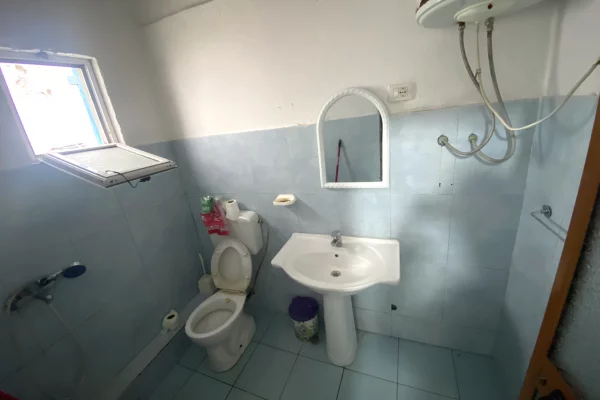 Shtepi me qera Shtepi Private ne Tirane, Garsoniere, Mobilimi E mobiluar, Pagesa 220  Euro.