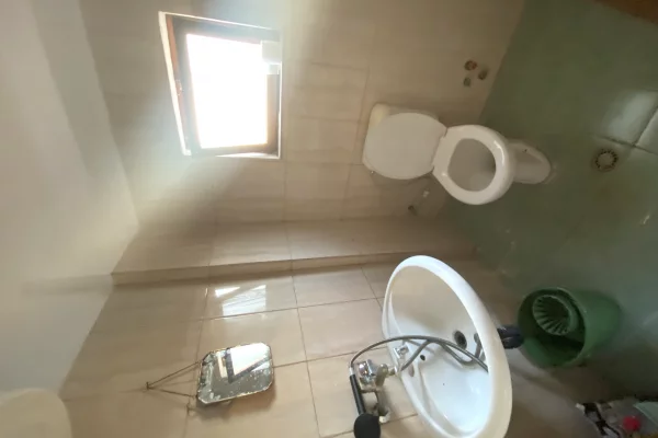 Shtepi me qera Shtepi Private ne Tirane, Garsoniere, Mobilimi E mobiluar, Pagesa 180  Euro.