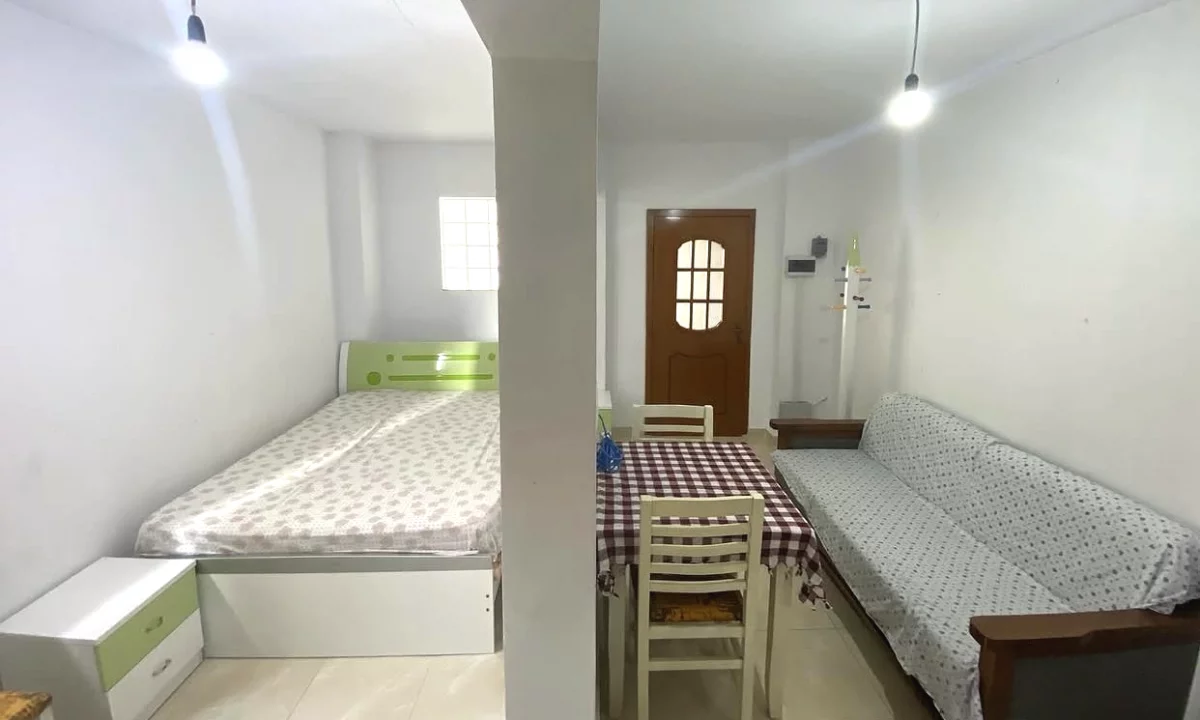 Shtepi me qera Shtepi Private ne Tirane, Garsoniere, Mobilimi E mobiluar, Pagesa 25,000  Leke.