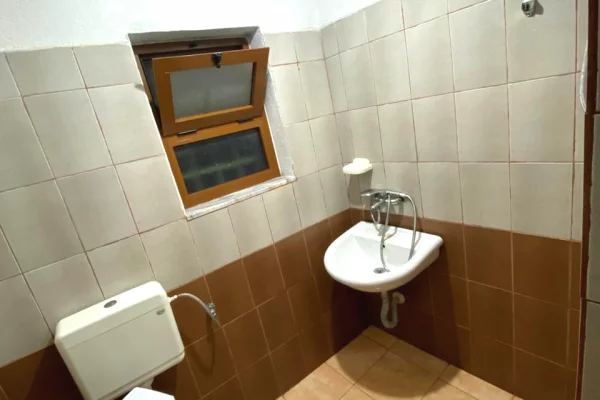 Shtepi me qera Shtepi Private ne Tirane, Garsoniere, Mobilimi E mobiluar, Pagesa 17,000  Leke.