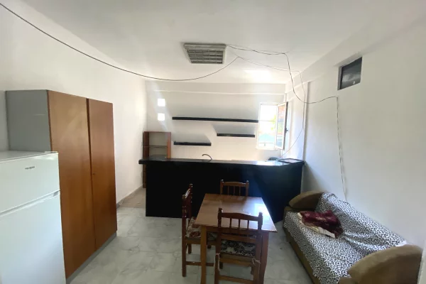Shtepi me qera Shtepi Private ne Tirane, Garsoniere, Mobilimi E mobiluar, Pagesa 25,000  Leke.