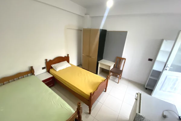 Shtepi me qera Shtepi Private ne Tirane, Garsoniere, Mobilimi E mobiluar, Pagesa 180  Euro.
