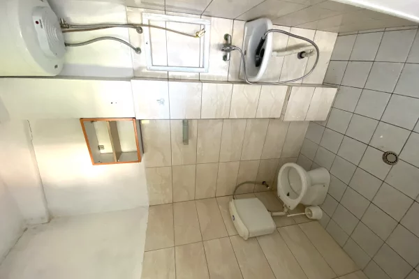 Shtepi me qera Shtepi Private ne Tirane, Garsoniere, Mobilimi E mobiluar, Pagesa 180  Euro.