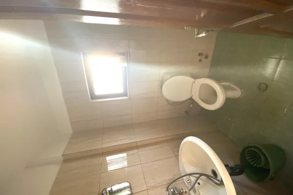 Shtepi me qera Shtepi Private ne Tirane, Garsoniere, Mobilimi E mobiluar, Pagesa 180  Euro.
