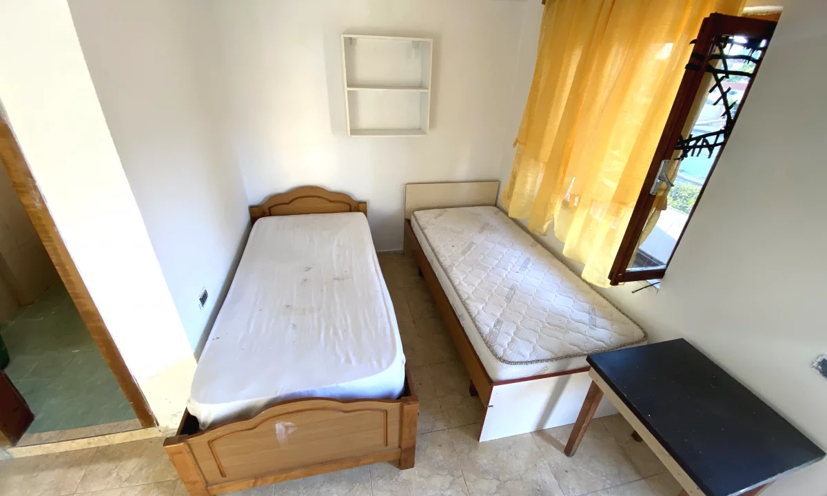 Shtepi me qera Shtepi Private ne Tirane, Garsoniere, Mobilimi E mobiluar, Pagesa 180  Euro.