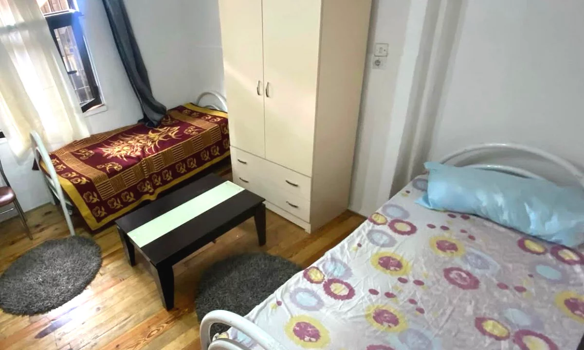 Shtepi me qera Shtepi Private ne Tirane, Garsoniere, Mobilimi E mobiluar, Pagesa 25,000  Leke.