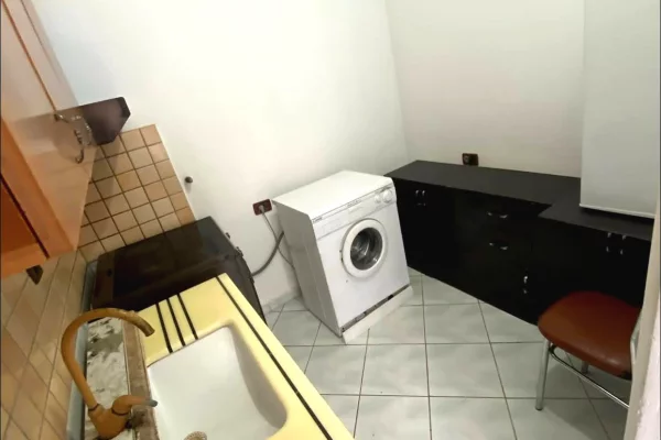 Shtepi me qera Shtepi Private ne Tirane, Garsoniere, Mobilimi E mobiluar, Pagesa 25,000  Leke.