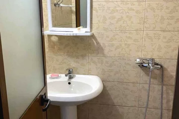 Shtepi me qera Shtepi Private ne Tirane, Garsoniere, Mobilimi E mobiluar, Pagesa 20,000  Leke.