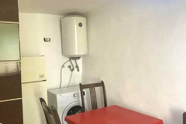 Shtepi me qera Shtepi Private ne Tirane, Garsoniere, Mobilimi E mobiluar, Pagesa 20,000  Leke.