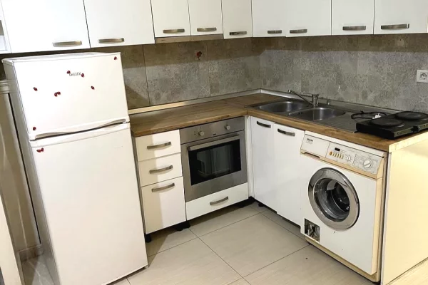 Shtepi me qera Apartament ne Tirane, 1+1, Mobilimi E mobiluar, Pagesa 28,000  Leke.