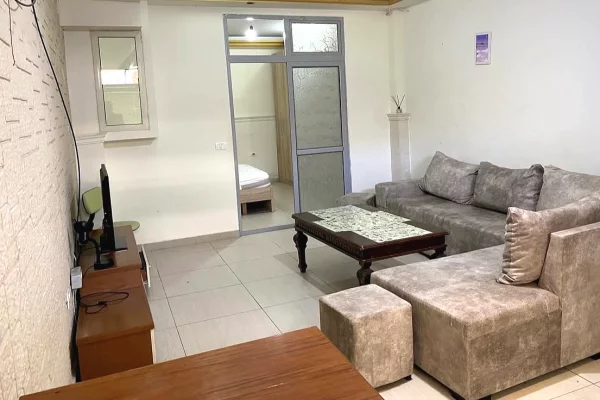 Shtepi me qera Apartament ne Tirane, 1+1, Mobilimi E mobiluar, Pagesa 28,000  Leke.