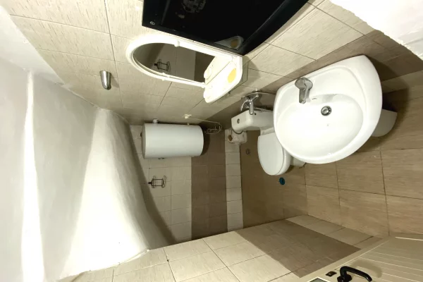 Shtepi me qera Apartament ne Tirane, 1+1, Mobilimi E mobiluar, Pagesa 25,000  Leke.