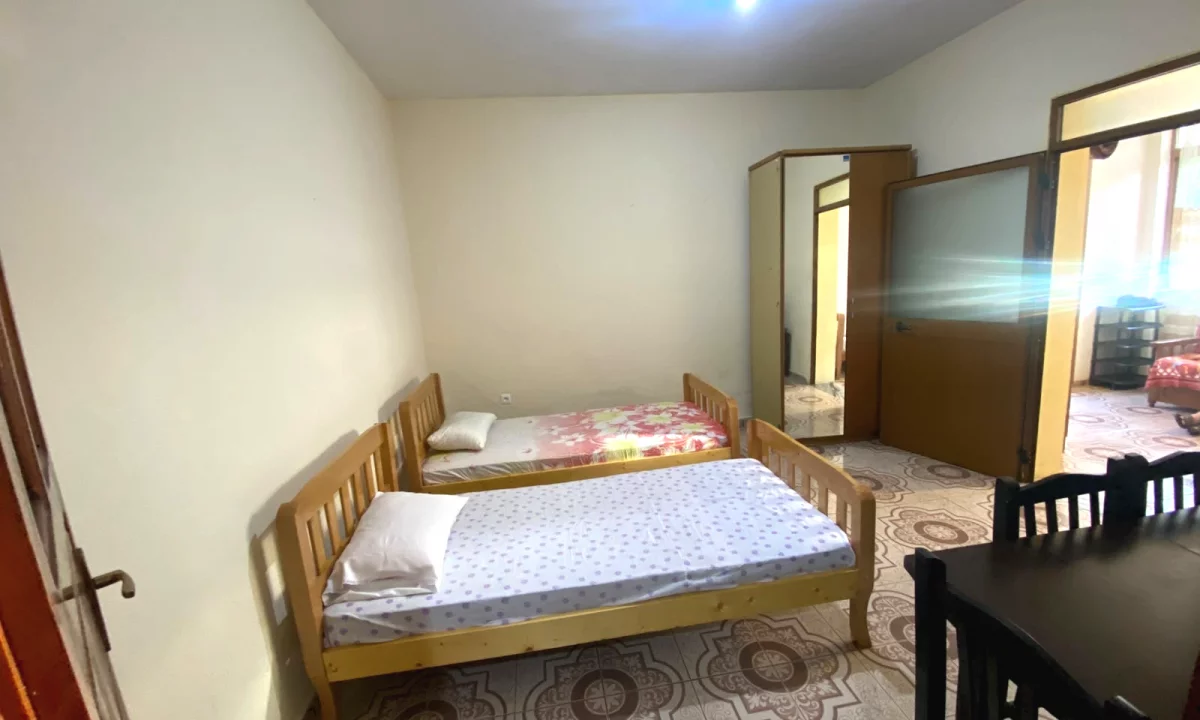 Shtepi me qera Vila Luksoze ne Tirane, 2+1, Mobilimi E mobiluar, Pagesa 25,000  Leke.