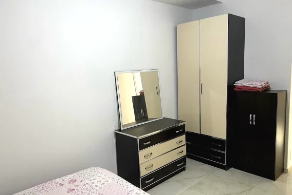 Shtepi me qera Apartament ne Tirane, 1+1, Mobilimi E mobiluar, Pagesa 40,000  Leke.