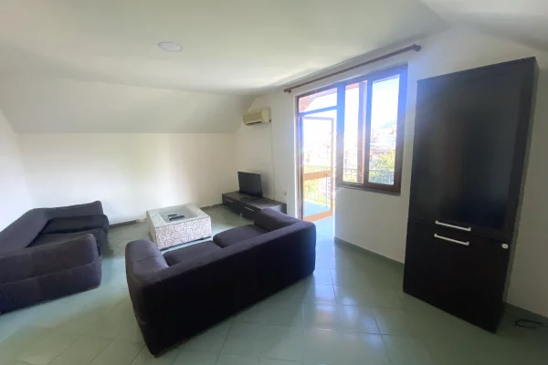 Shtepi me qera Shtepi Private ne Tirane, 2+1, Mobilimi E mobiluar, Pagesa 40,000  Leke.