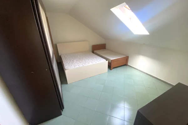 Shtepi me qera Shtepi Private ne Tirane, 2+1, Mobilimi E mobiluar, Pagesa 40,000  Leke.