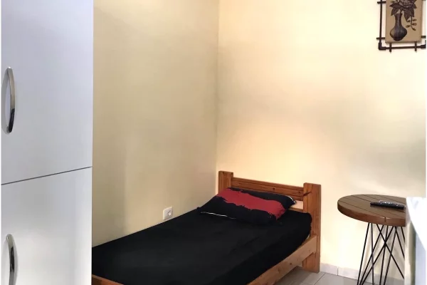 Shtepi me qera Apartament ne Tirane, Garsoniere, Mobilimi E mobiluar, Pagesa 30,000  Leke.