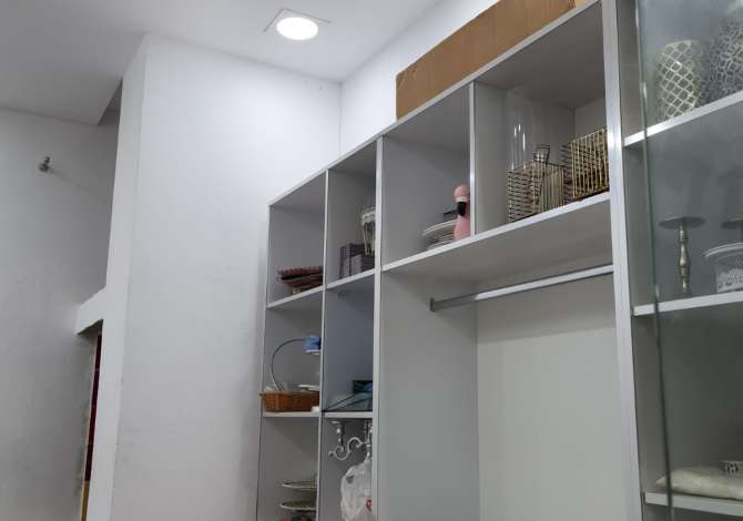 Ambient biznesi me qera 3+1 ne Tirane - 250 Euro