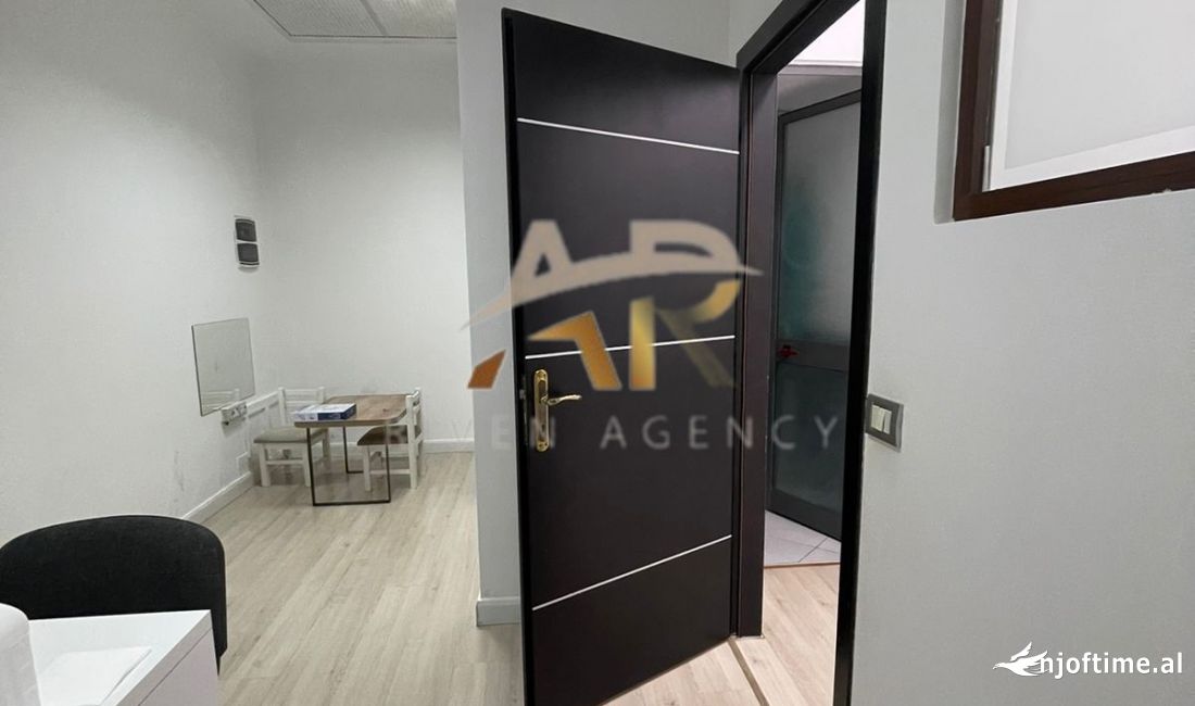 Shitet ambjent biznesi ne qender te Tiranes 