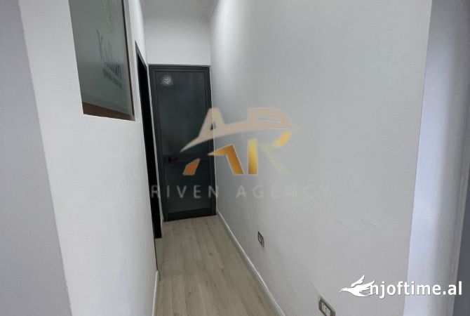 Shitet ambjent biznesi ne qender te Tiranes 