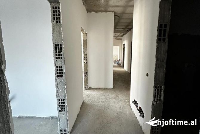 Apartment for sale in Elbasan 3+1, Emty