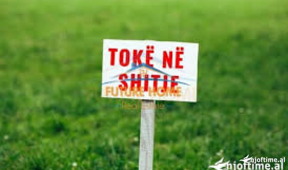 Shitet toke 600m2 ne Sauk