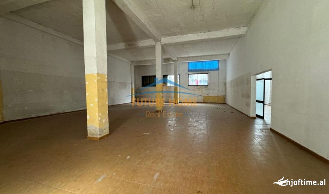 	Qera, Magazine, Rruga 5 Maji.