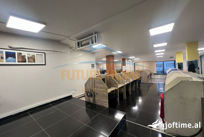 Ambiente Commerciale in Affitto 3+1 a Tirana - 2,000 Euro