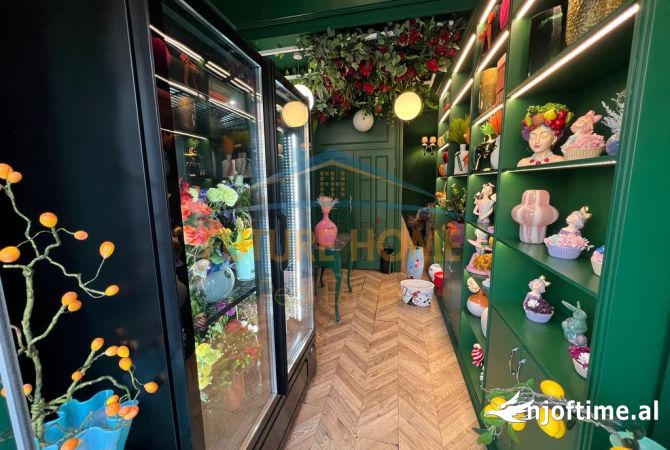 Qira, Ambient, Pallatet Agimi