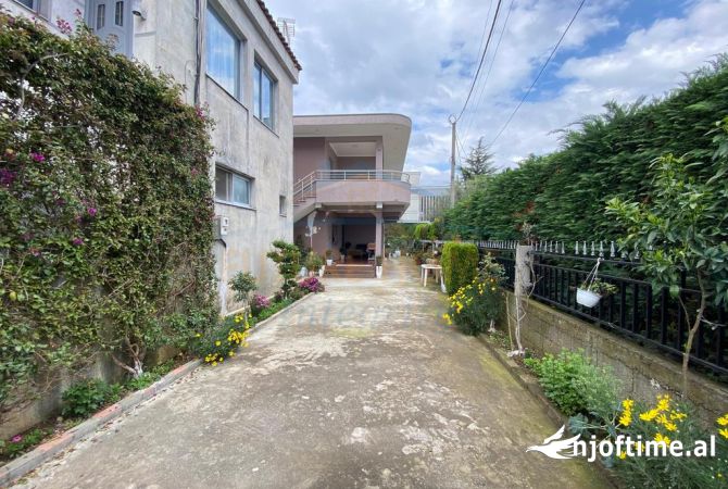 Shitet, Shtëpi private dhe Godinë Biznesi, Kamëz, Tiranë.