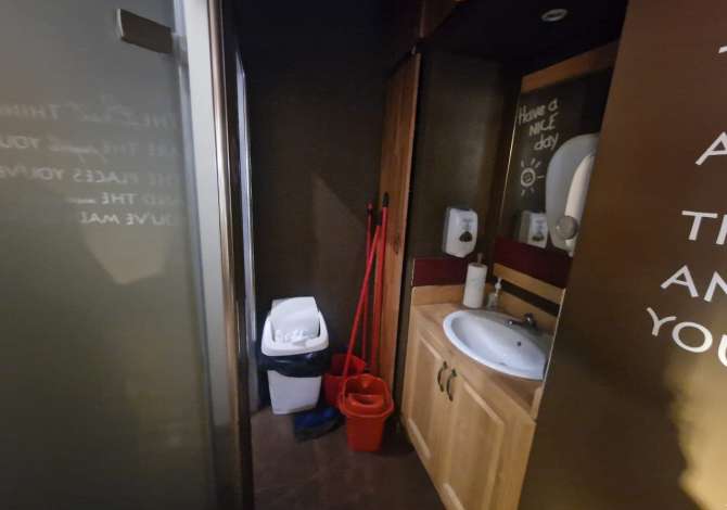 Ambient biznesi me qera 2+1 ne Tirane - 750 Euro