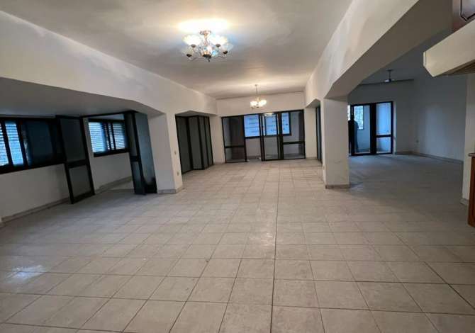 Shitet njesi biznesi dupleks buze rruge te Selvia