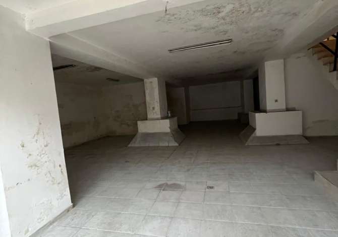 Shitet njesi biznesi dupleks buze rruge te Selvia