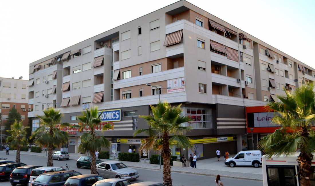 Jepet dyqan me qera tek Kryqezimi Kristalit