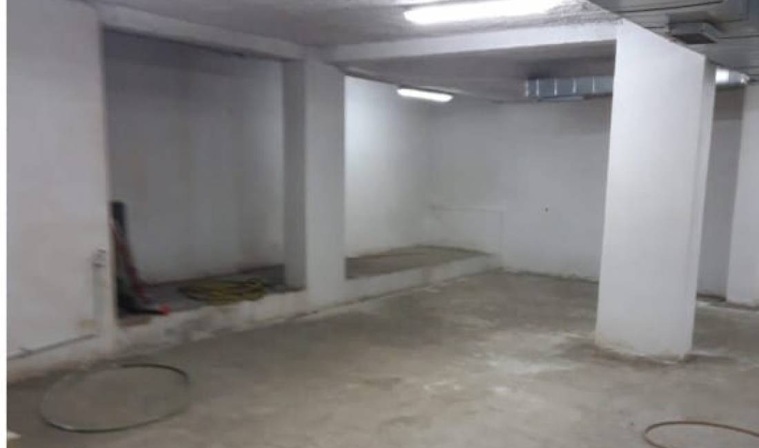 SHITET AMBIENT KOMERCIAL (GARAZHE) NE ZONEN E MEDRESES