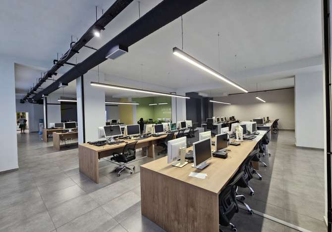 Jepet ambjent me qera  -Me siperfaqe 750m2 , Astir ⁃Jepet per cfar do lloj biznesi